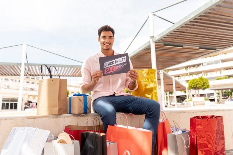 hombre-feliz-bolsas-compras_23-2148303877